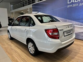 2026 Lada (ВАЗ) Granta I Рестайлинг, белый, 1101000 рублей, вид 4