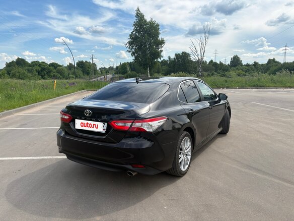 2020 Toyota Camry VIII (XV70), чёрный, 3050000 рублей - вид 3