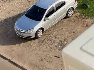 2011 Opel Astra H Рестайлинг, серебристый, 550000 рублей, вид 1