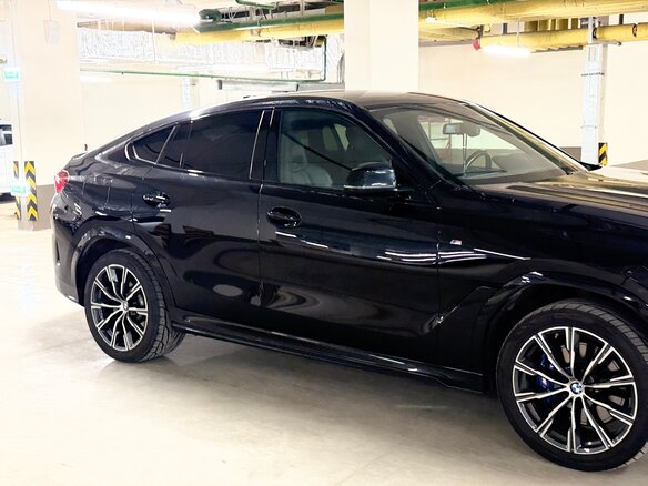 2020 BMW X6 40i III (G06), чёрный, 7500000 рублей - вид 6