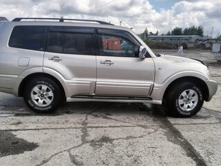2004 Mitsubishi Pajero III Рестайлинг, бежевый, 850000 рублей, вид 3