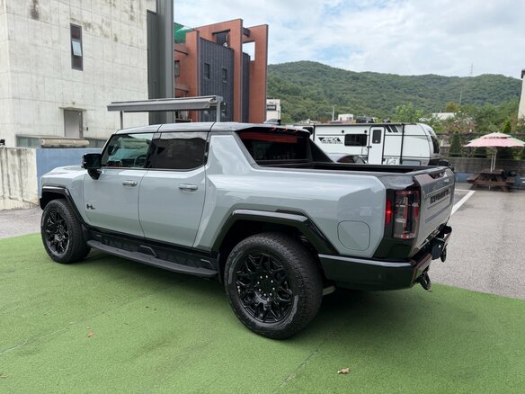 2026 GMC Hummer EV, серый - вид 18