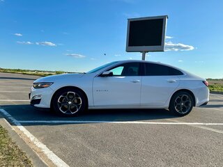 2021 Chevrolet Malibu IX Рестайлинг, белый, 1540000 рублей, вид 4