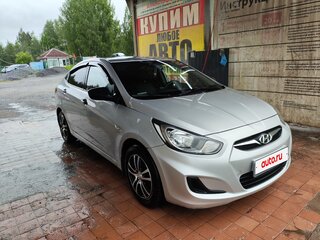 2013 Hyundai Solaris I, серебристый, 570000 рублей, вид 3