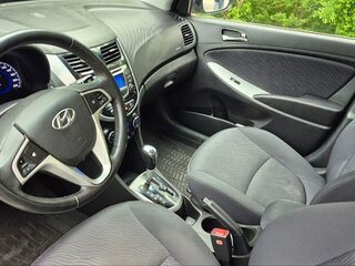 2013 Hyundai Solaris I, бежевый, 875000 рублей, вид 5