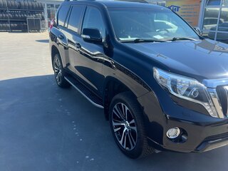 2017 Toyota Land Cruiser Prado 150 Series Рестайлинг 1, чёрный, 4550000 рублей, вид 1