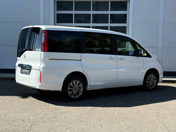 2017 Honda Stepwgn V, белый - вид 4