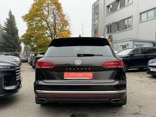 2018 Volkswagen Touareg III, коричневый, 3449000 рублей, вид 5