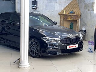 2019 BMW 5 серии 530d xDrive VII (G30/G31/G38), чёрный, 4020000 рублей, вид 3