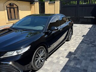 2021 Toyota Camry VIII (XV70) Рестайлинг, чёрный, 3590000 рублей, вид 1