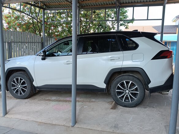 2019 Toyota RAV4 V (XA50), белый - вид 3
