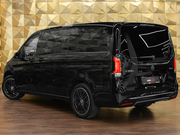 2024 Mercedes-Benz V-Класс 300 d длинный III (W447) Рестайлинг 2, чёрный - вид 1
