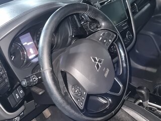 2018 Mitsubishi Outlander III Рестайлинг 3, белый, 2200000 рублей, вид 4