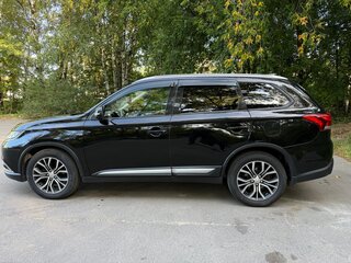 2017 Mitsubishi Outlander III Рестайлинг 2, чёрный, 1690000 рублей, вид 2