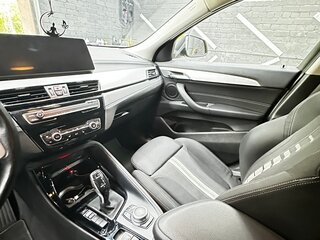 2020 BMW X2 sDrive18i I (F39), золотистый, 2850000 рублей, вид 5