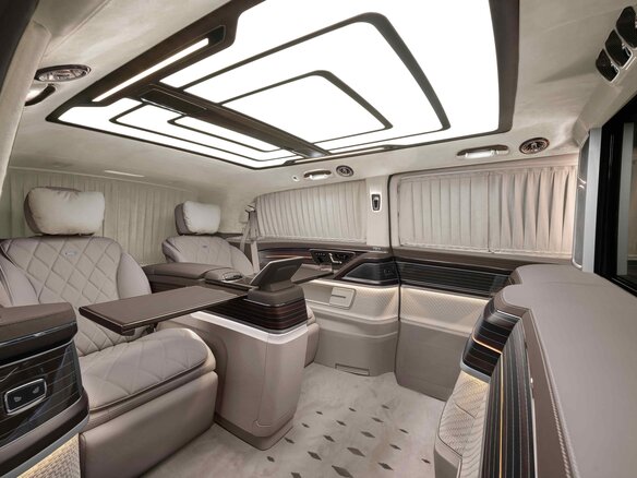 2026 Mercedes-Benz V-Класс 300 d экстра длинный III (W447) Рестайлинг 2, чёрный - вид 2
