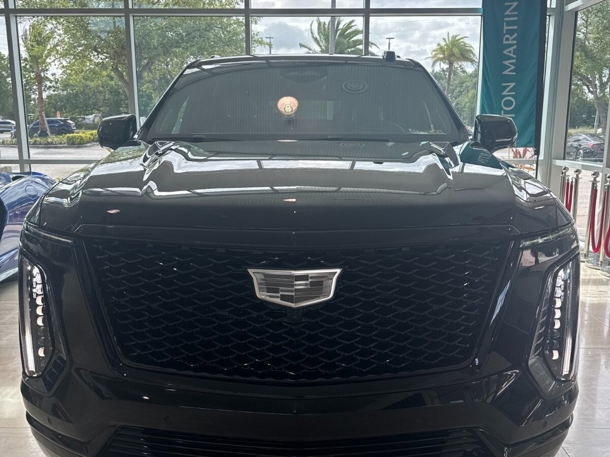 Открыть фотографии: Cadillac Escalade V Рестайлинг