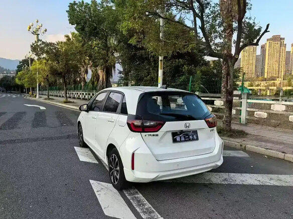 2023 Honda Fit Crosstar IV Рестайлинг, белый, 1213111 рублей - вид 6