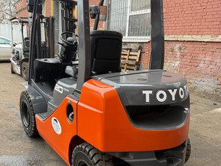 2014 Toyota Дизельные, пурпурный, 1350000 рублей, вид 2