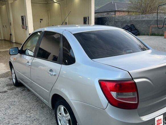 2013 Lada (ВАЗ) Granta I, серебристый, 450000 рублей