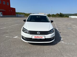 2017 Volkswagen Polo V Рестайлинг, белый, 930000 рублей, вид 2