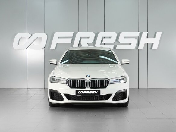 2020 BMW 5 серии 520d xDrive VII (G30/G31/G38) Рестайлинг, белый, 4660000 рублей - вид 2