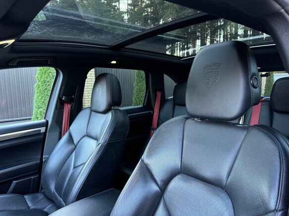 2016 Porsche Cayenne Diesel II Рестайлинг (958), красный, 4350000 рублей - вид 18