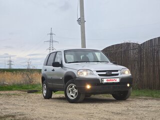 2012 Chevrolet Niva I Рестайлинг, серебристый, 750000 рублей, вид 1