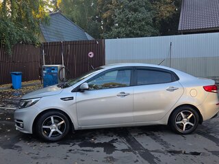 2016 Kia Rio III Рестайлинг, серый, 870000 рублей, вид 4