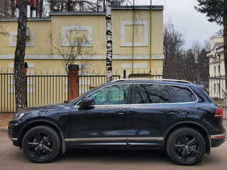 2017 Volkswagen Touareg II Рестайлинг, синий, 3600000 рублей, вид 4