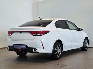 2022 Kia Rio IV Рестайлинг, белый, 1680000 рублей, вид 2