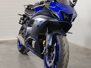 2023 Yamaha YZF-R7, синий, 829000 рублей, вид 3