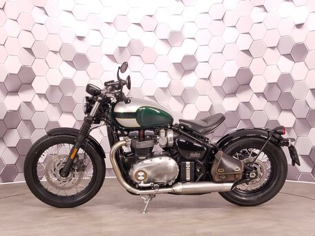 2017 Triumph Bonneville Bobber, зелёный, 1117000 рублей, вид 4
