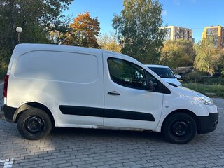 2009 Peugeot Partner II, белый, 450000 рублей, вид 3
