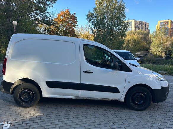 2009 Peugeot Partner II, белый, 450000 рублей - вид 2