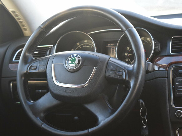 2011 Skoda Superb II, белый, 750000 рублей - вид 11