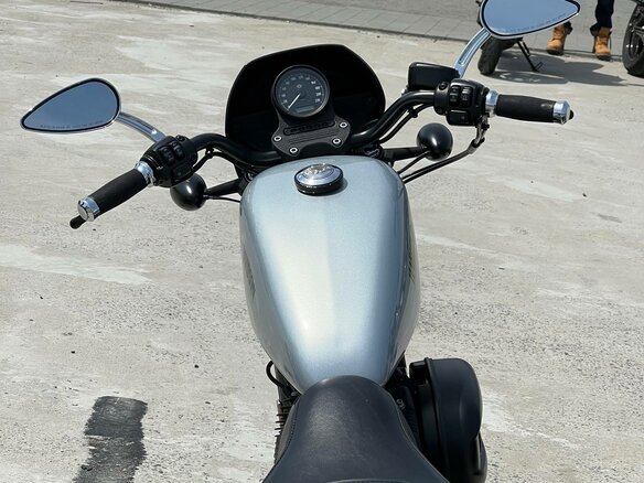 2015 Harley-Davidson Sportster 883, серебристый, 720000 рублей - вид 11