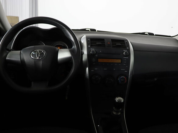2010 Toyota Corolla X (E140, E150), белый - вид 11