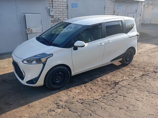2021 Toyota Sienta II Рестайлинг, белый, 1750000 рублей, вид 1