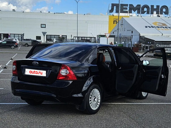 2010 Ford Focus II Рестайлинг, чёрный - вид 2