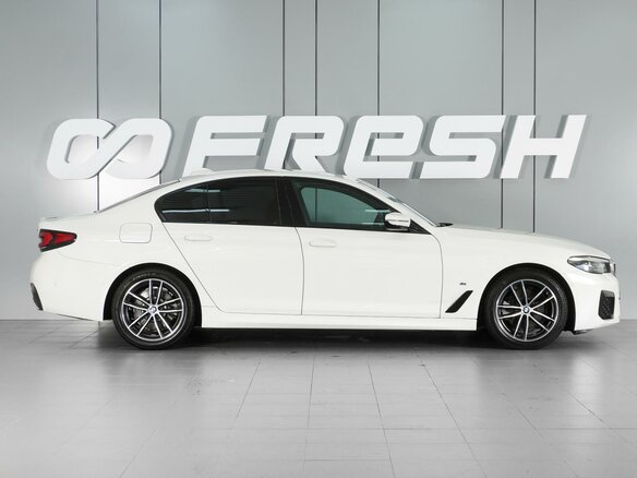 2020 BMW 5 серии 520d xDrive VII (G30/G31/G38) Рестайлинг, белый, 4660000 рублей - вид 4