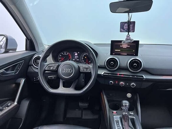 2022 Audi Q2 35 TFSI I Рестайлинг, серебристый - вид 13