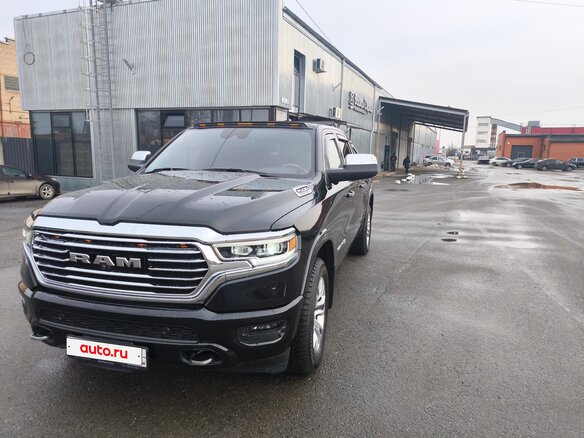 2022 Ram 1500 Quad Cab IV (DS/DJ), чёрный, 8050000 рублей - вид 3