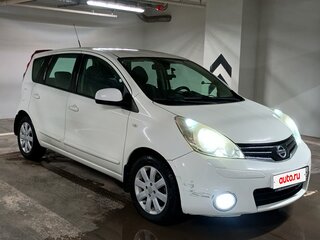 2013 Nissan Note I Рестайлинг, белый, 900000 рублей, вид 3