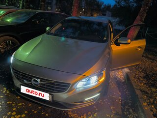 2013 Volvo S60 II Рестайлинг, бежевый, 1395000 рублей, вид 2