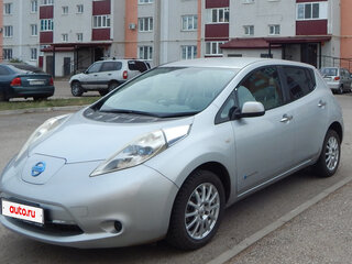 2010 Nissan Leaf I (ZE0/AZE0), серебристый, 960000 рублей, вид 1