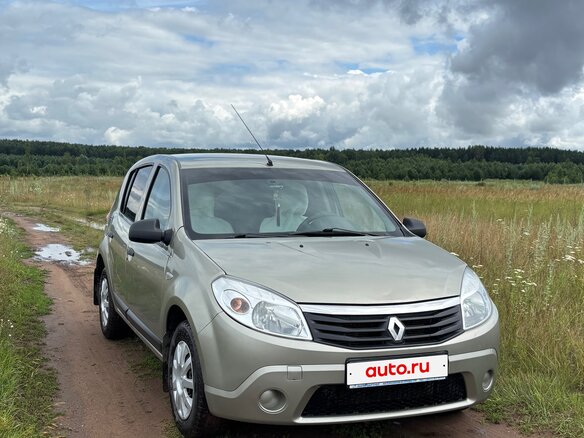 2013 Renault Sandero I, бежевый, 620000 рублей