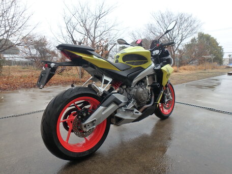 2021 Aprilia Tuono 660, жёлтый, 1050000 рублей, вид 3