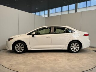 2022 Toyota Corolla XII (E210), белый, 1670000 рублей, вид 2