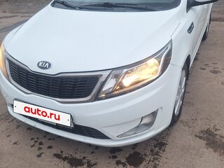 2013 Kia Rio 4-speed III, белый, 850000 рублей, вид 1